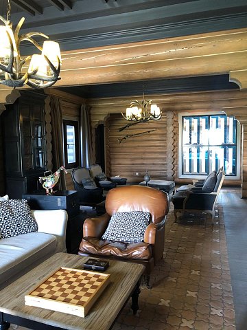 Локация «Библиотека» в Большом Охотничьем Доме — Уткино Country House